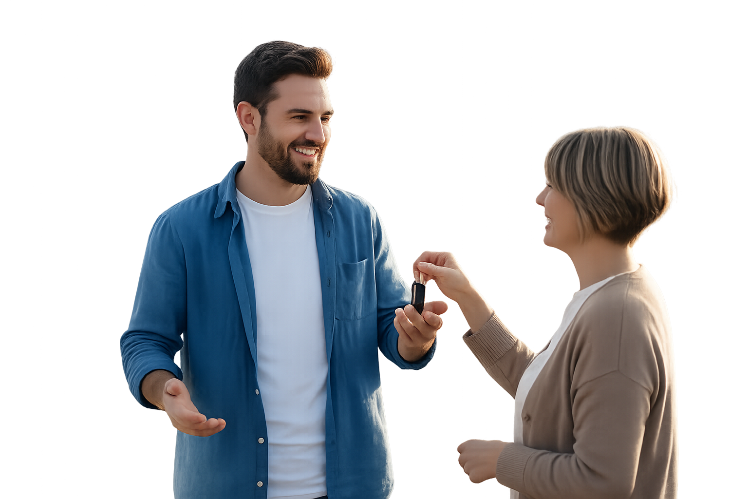 Vendedor cerrando una venta de auto con un cliente satisfecho